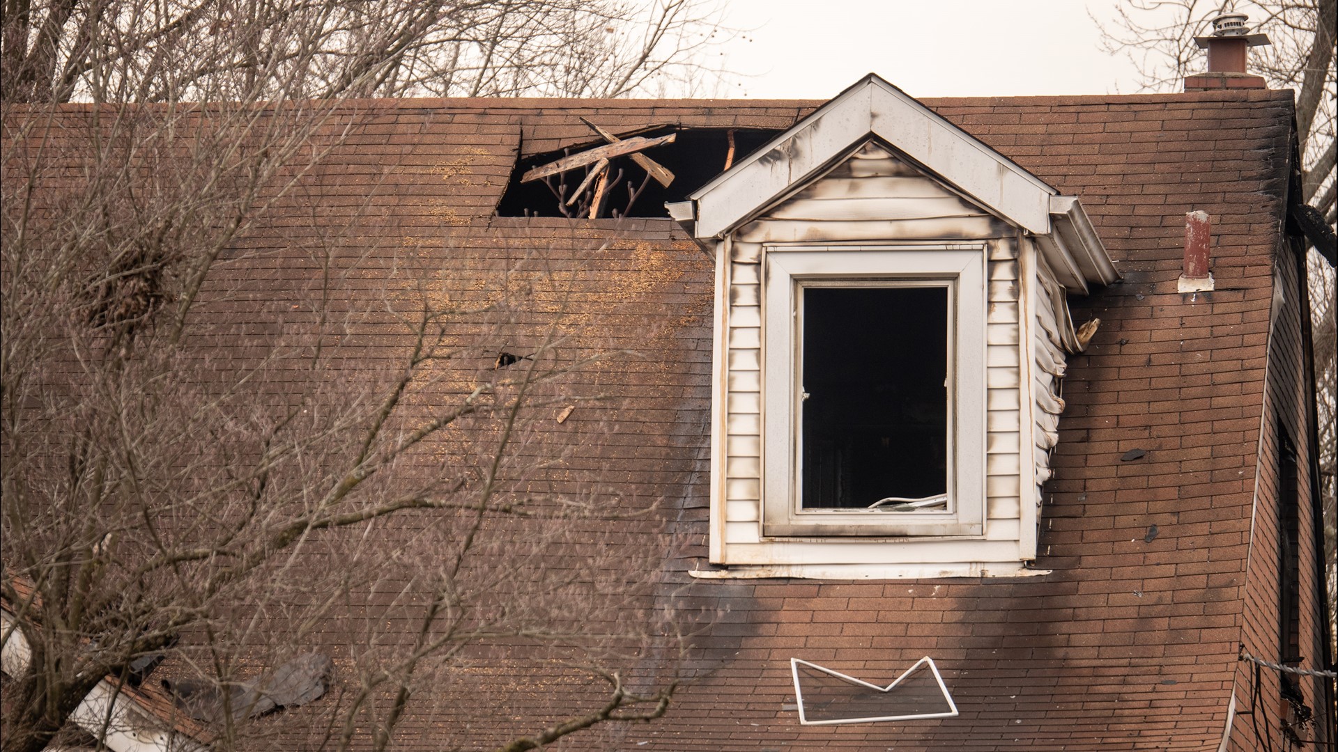 House fire breaks out in Auburndale neighborhood