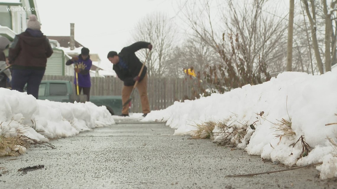 Bills kicker, former Griz shovels snow for elderly neighbors