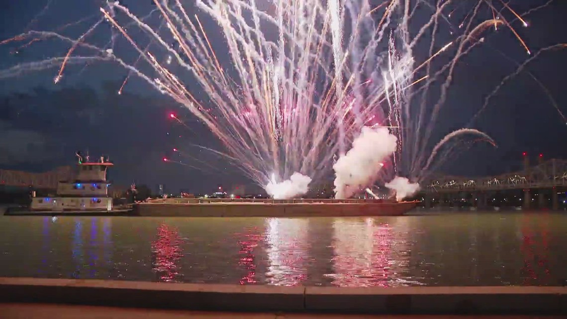 Fireworks, Louisville Orchestra dazzle crowd at Waterfront Park