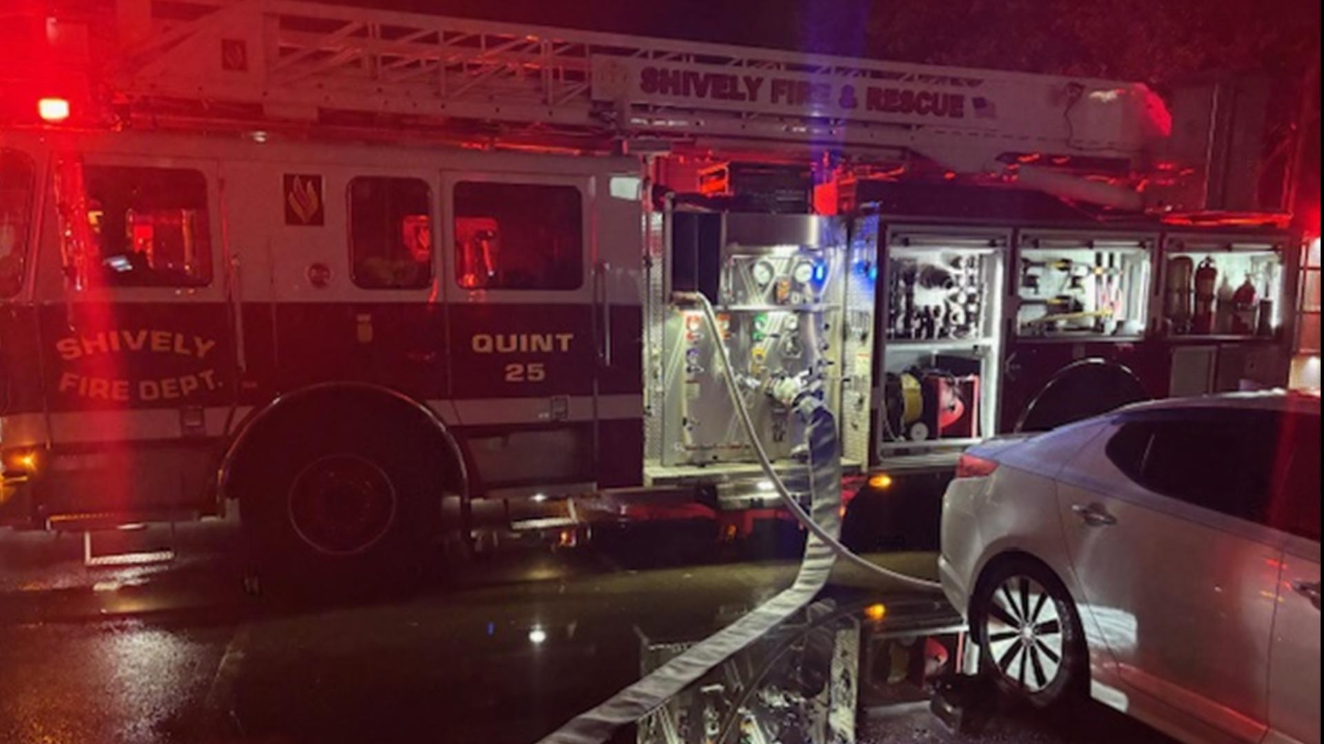 3 fire departments battle apartment fire in Shively | whas11.com