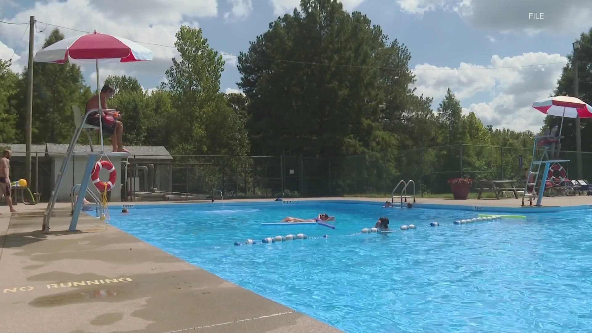 The Louisville Mom Collective has some tips on how to enjoy pools and splashpads around town without spending too much money.