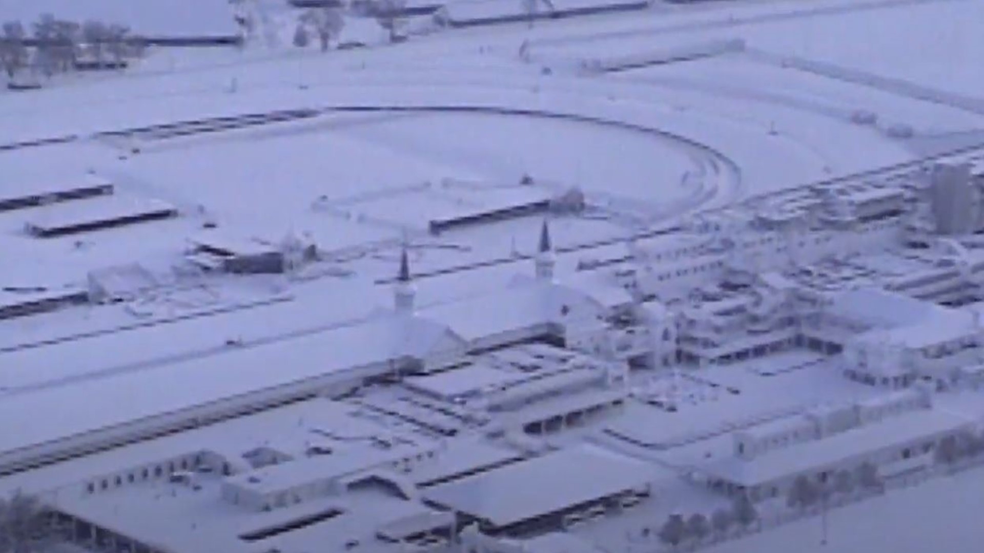 29 years ago today Kentuckiana woke up to over 10 inches of snow. Our former anchor Rachel Platt showed us Louisville's most famous landmark covered in snow.