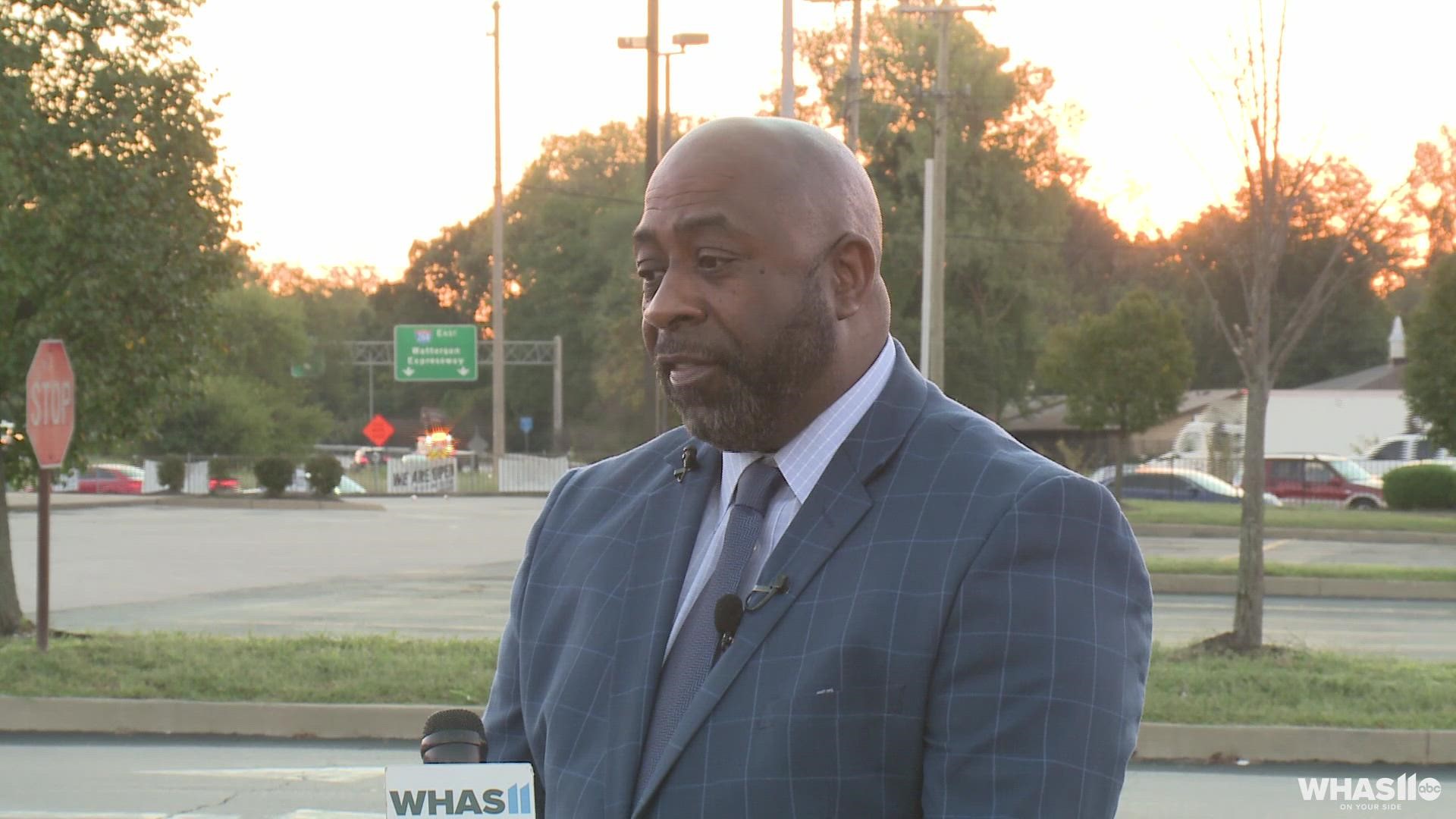 Louisville Metro Police spokesperson Dwight Mitchell provided an update on a deadly shooting that happened on I-264 Friday morning.