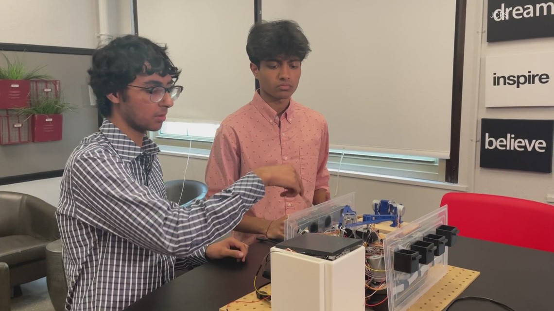 2 Louisville high school students win big for cancer screening tool