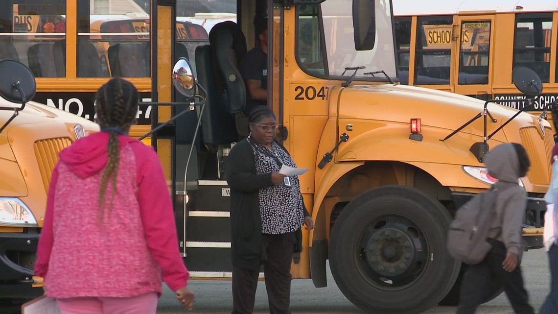 jcps-high-school-students-return-to-class-after-seven-days-off-whas11