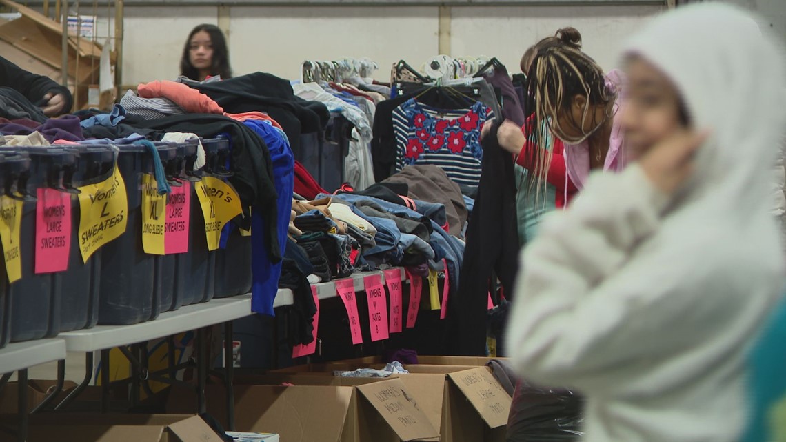 JCPS Families Receive Items During Clothing Assistance Program | Whas11.com