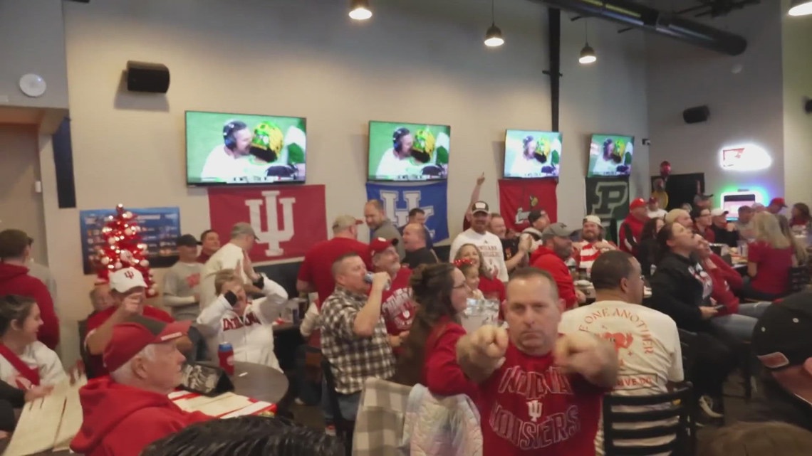 Southern Indiana Hoosiers pack local bars to cheer IU in Peach Bowl matchup