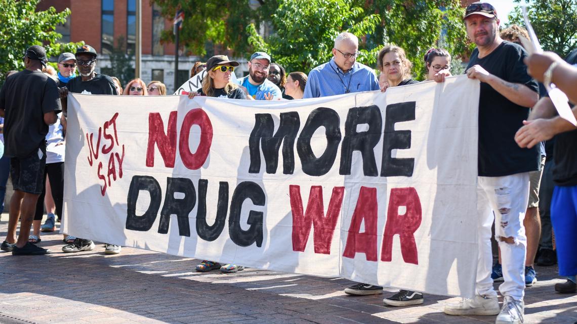 Louisville activists march on global Overdose Awareness Day | whas11.com