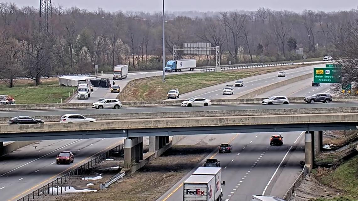 I-71 South ramp reopens after overturned semi causes lane closures