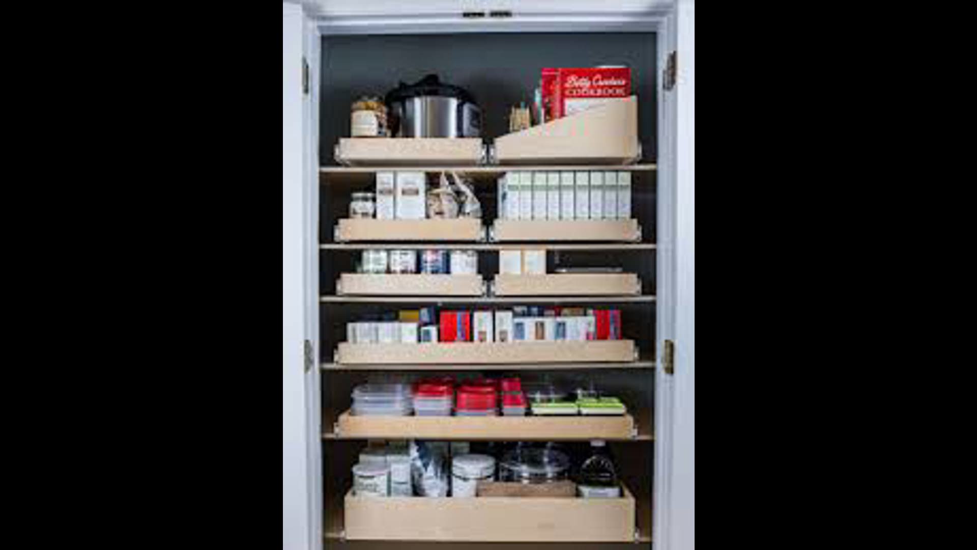 Back to School is a hectic time. Home organization can make morning routines that much easier. Shelf Genie is showing off their home organization systems .