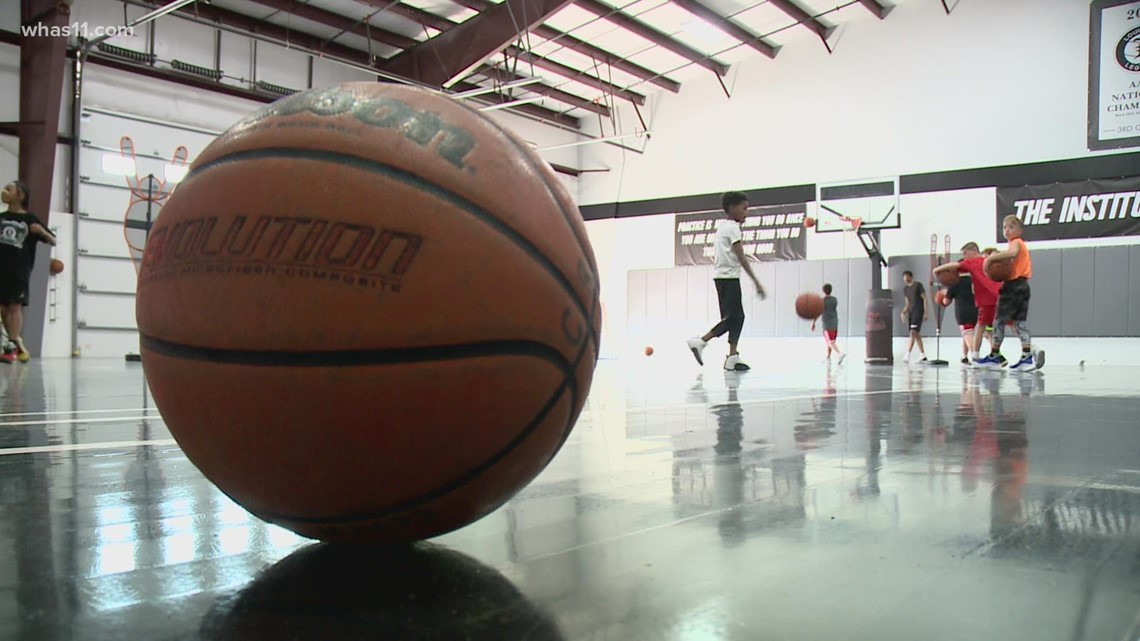 Louisville basketball players teach basics to elementary school kids