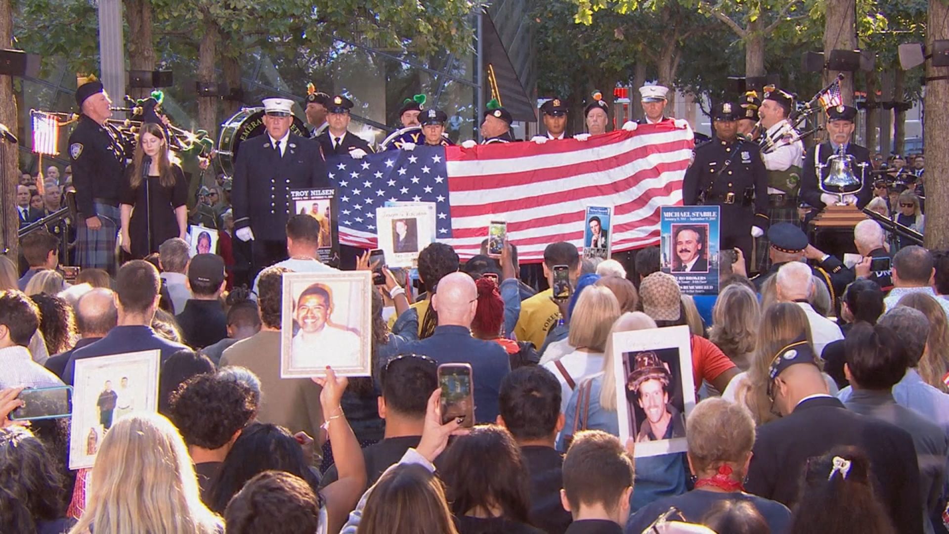 Crowd gathers in New York City to remember Sept. 11