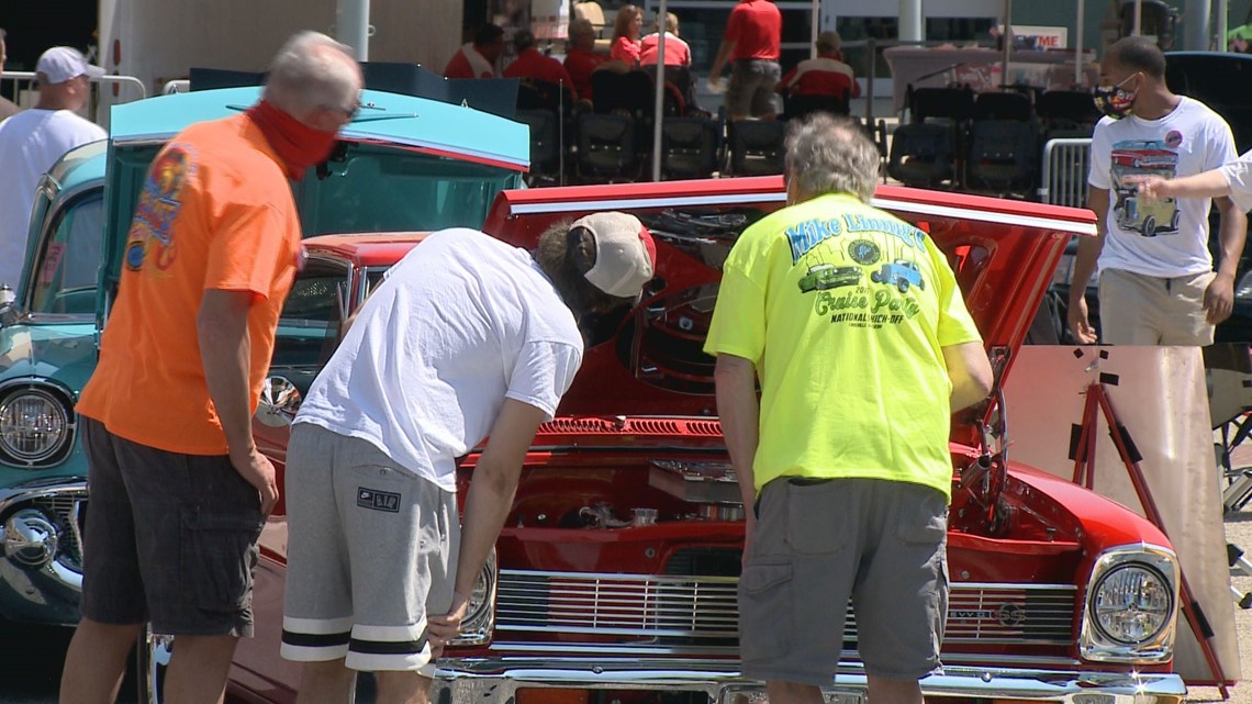 Thousands roll into Louisville to kick off the 51st Street Rod