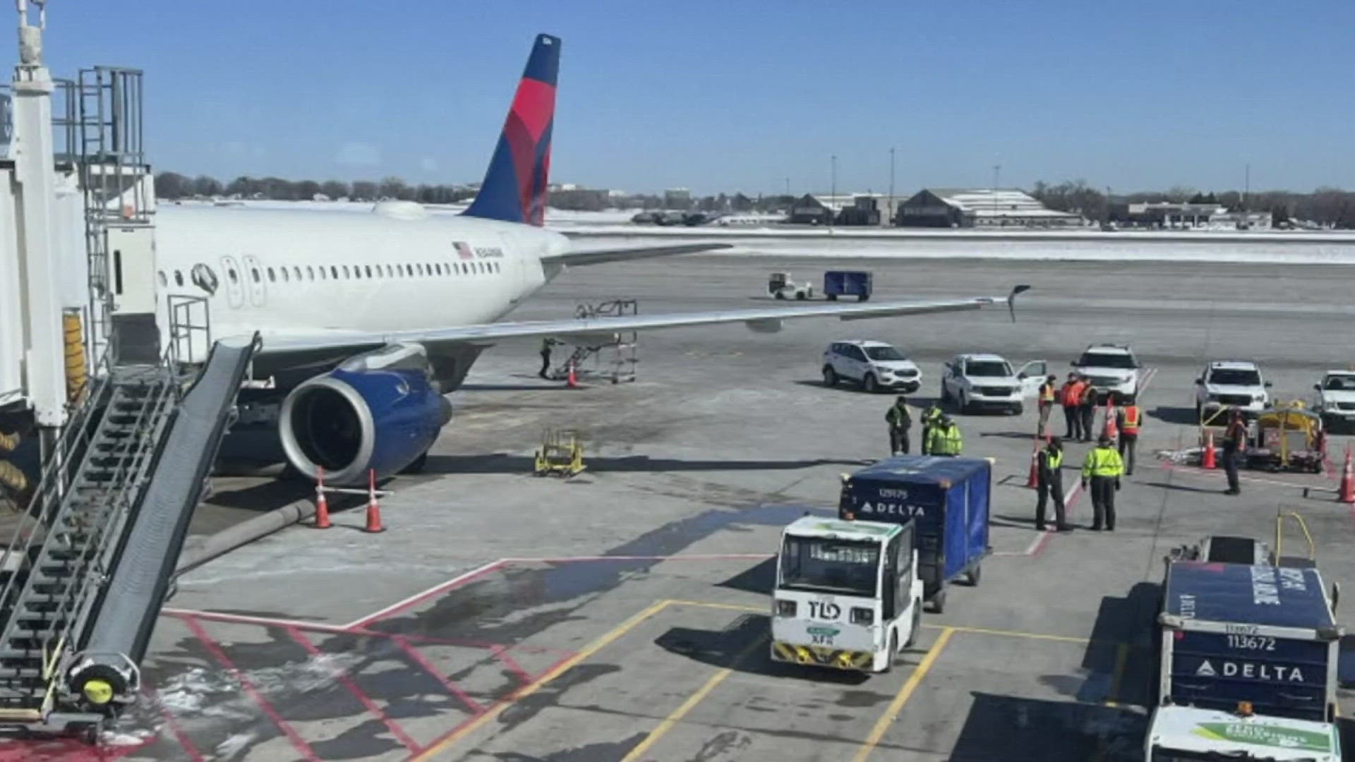 FAA Investigates After Delta Planes Clip Wings At Minnesota Airport ...