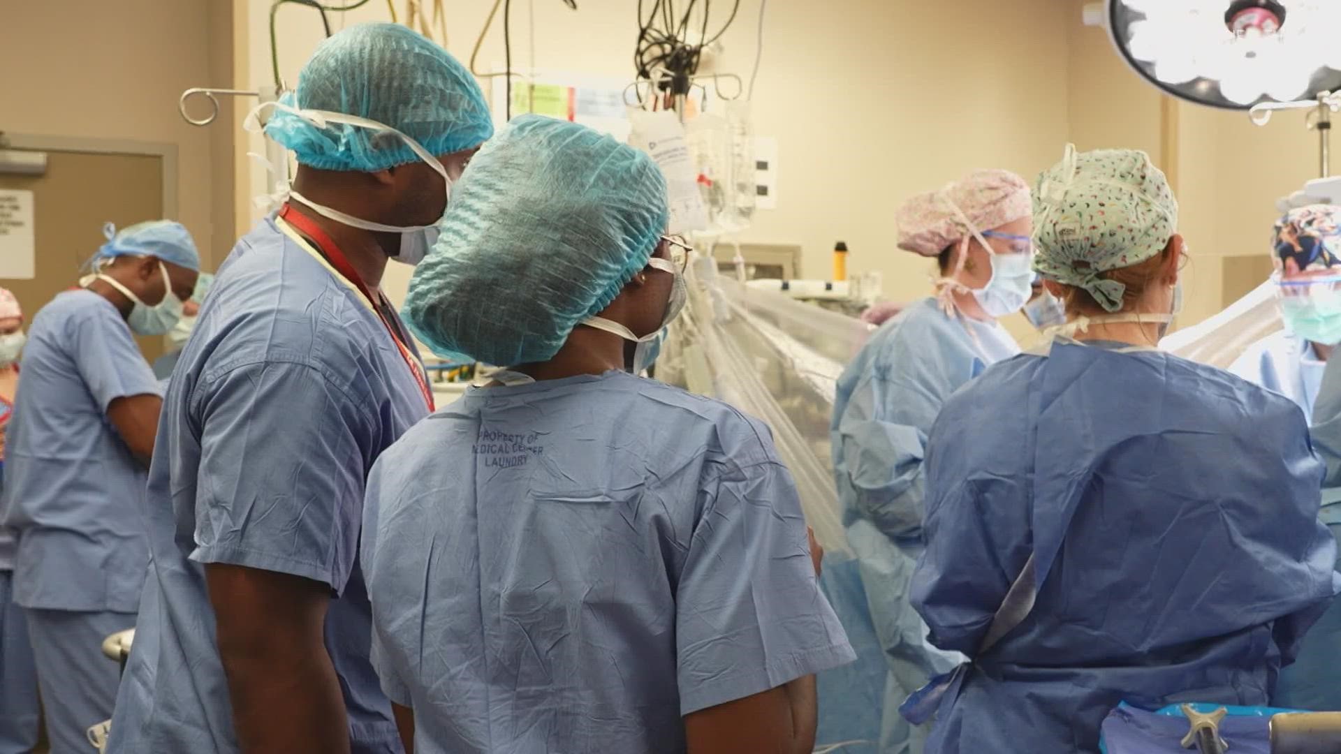 central-high-school-students-shadow-uofl-doctors-as-part-of-school