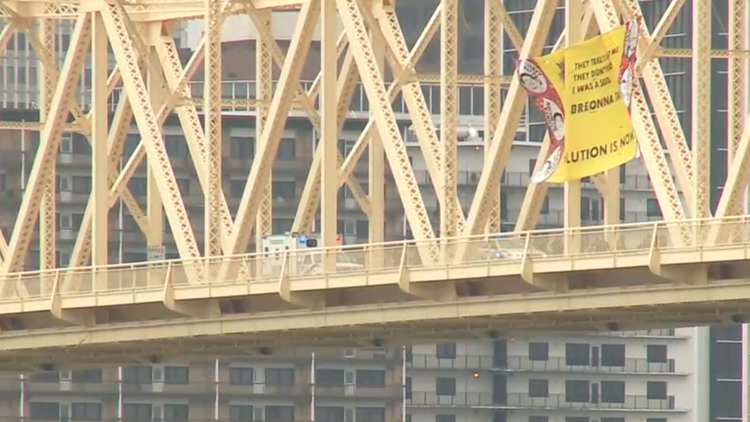 Protestors charged with blocking Second Street Bridge in 2020 accept plea deal