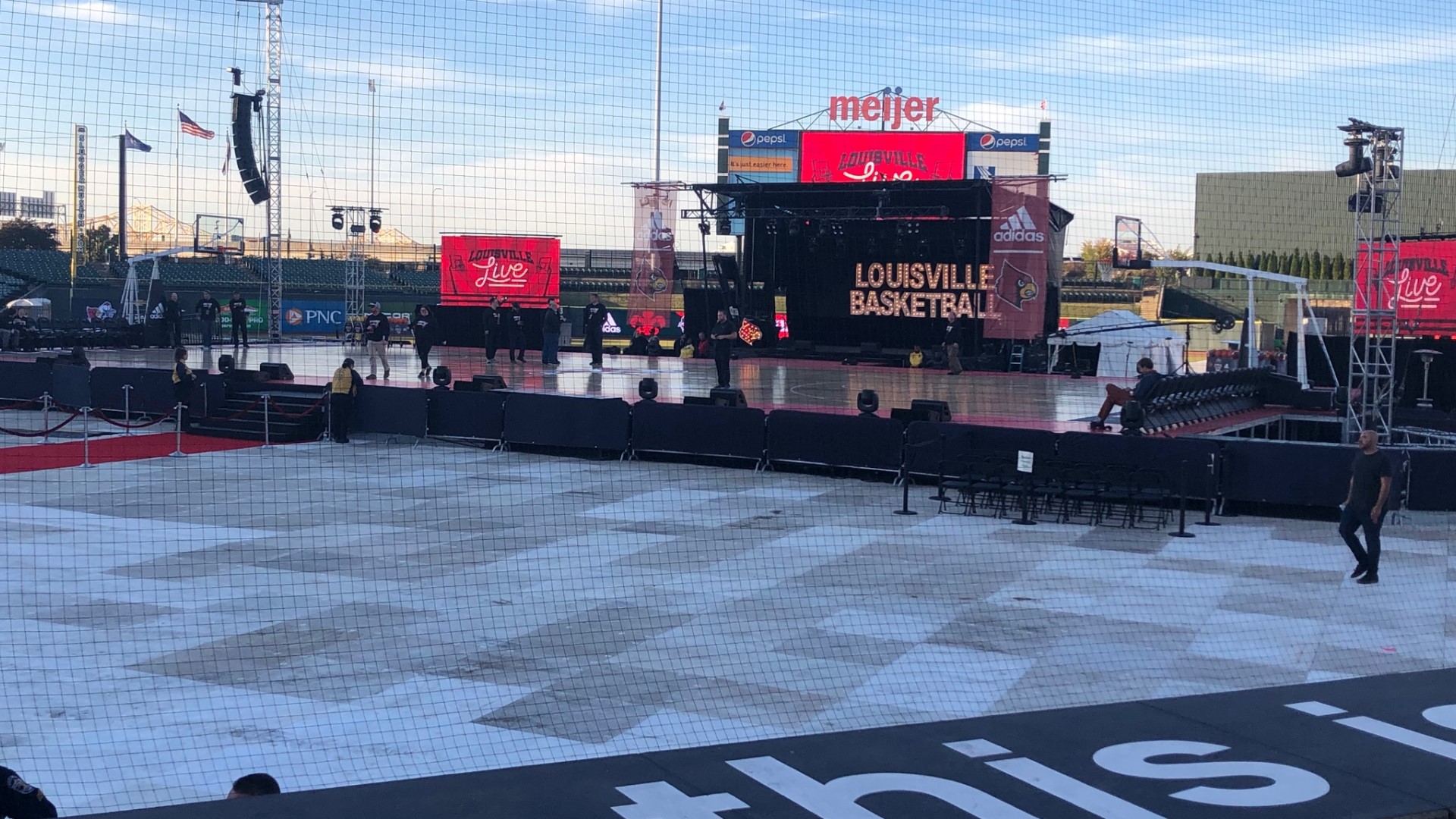 Louisville Live celebrates both UofL basketball teams whas11