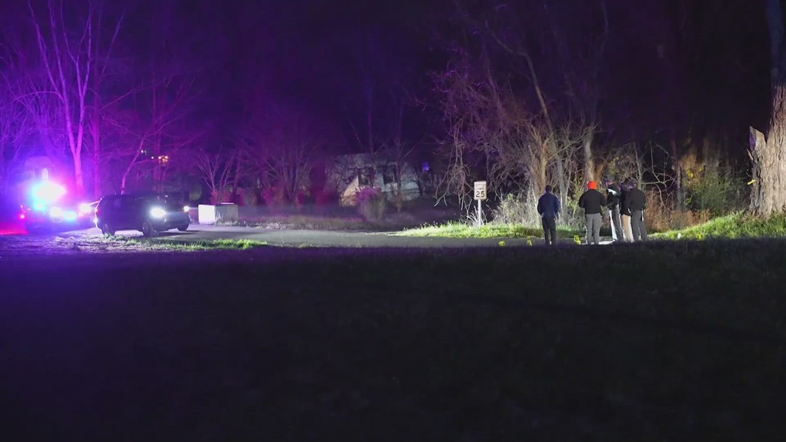 Kentucky police searching for suspects after police car stolen