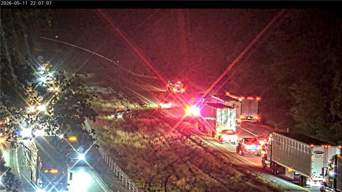 All lanes blocked on I-71 South after multi-vehicle injury accident