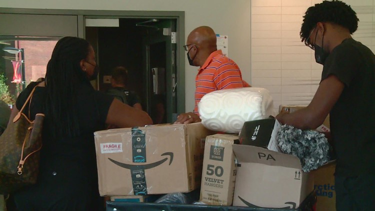 Move-in day for new students at UofL