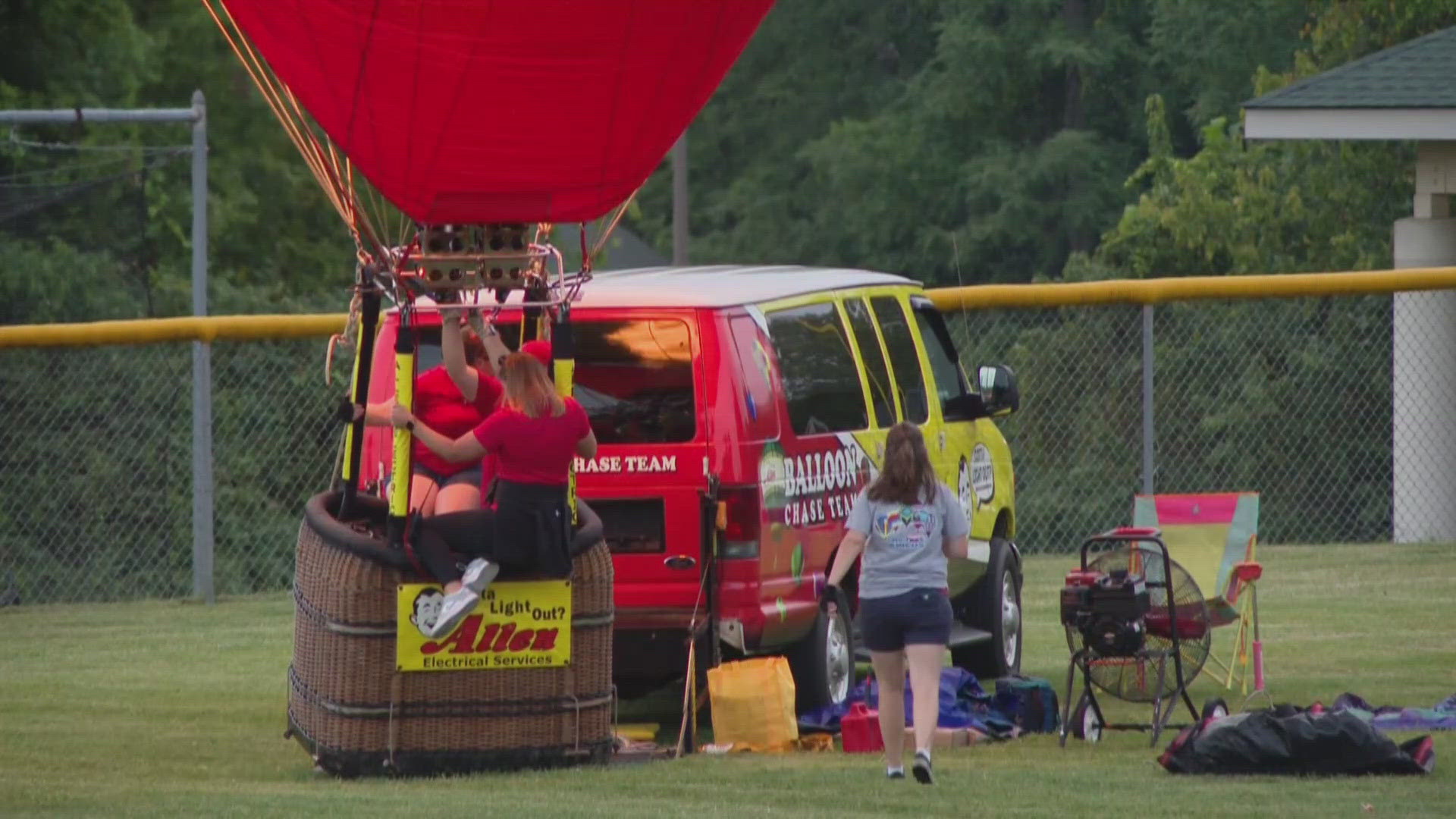 The Jeffersontown Gaslight Festival brings 150,000 people each September for parades, balloons, live music, and more than 200 booths.
