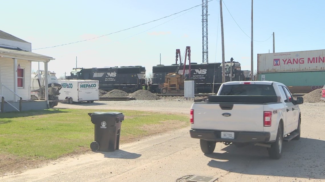 Crews clean small diesel fuel leak at west Louisville railyard - Vimarsana News
