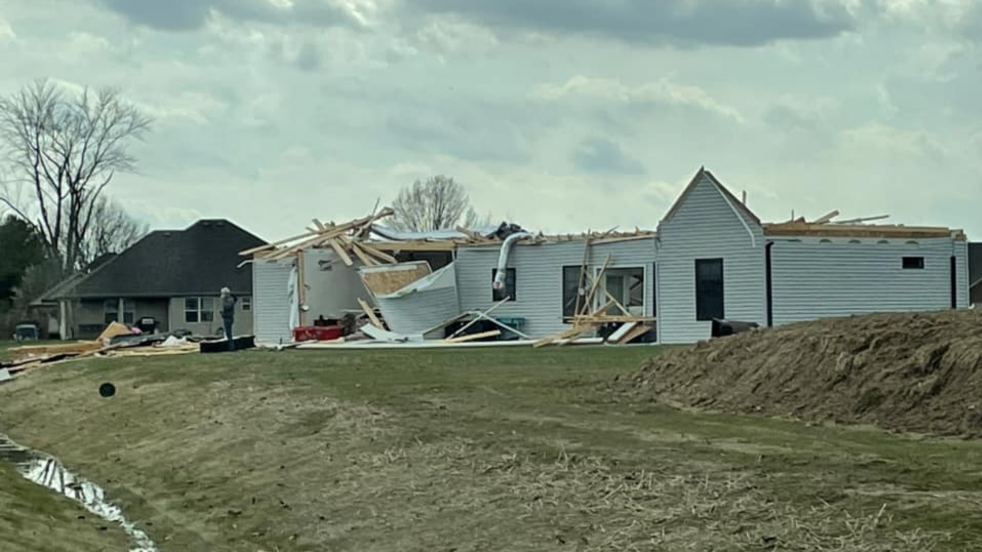 NWS surveys tornado damage in Madison, Ind. and Milton, Ky. | whas11.com