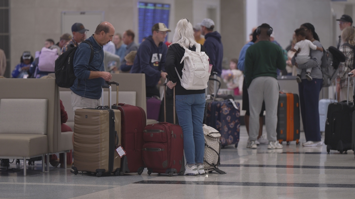 'Pack extra patience.' | Louisville airport prepares for expected 36,000 travelers during holiday week
