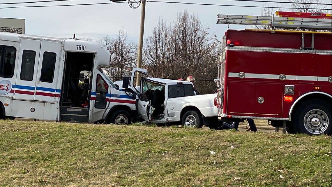 4 hurt after TARC 3 bus, pickup truck crash | whas11.com