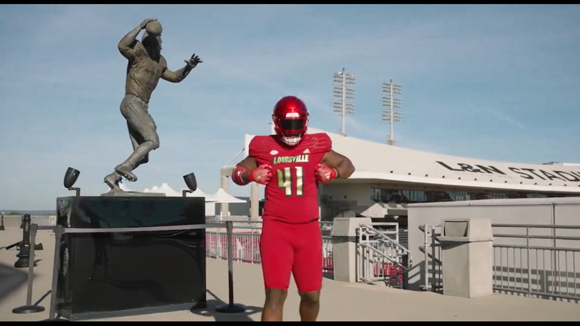 Louisville football wearing Muhammad Ali inspired gold jerseys whas11