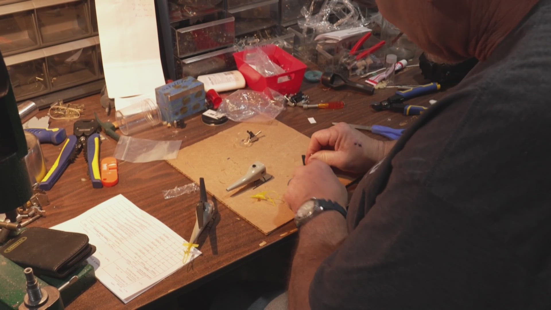 A La Grange business says more than 1,000 packages are stuck at a Louisville USPS center as holiday delays frustrate customers across Kentucky.