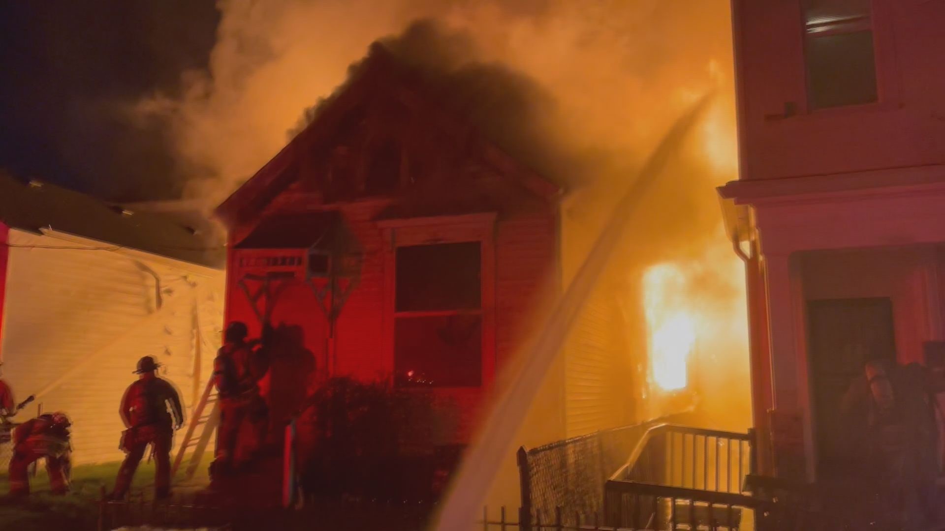 Good Samaritan alerts sleeping residents to Louisville house fire
