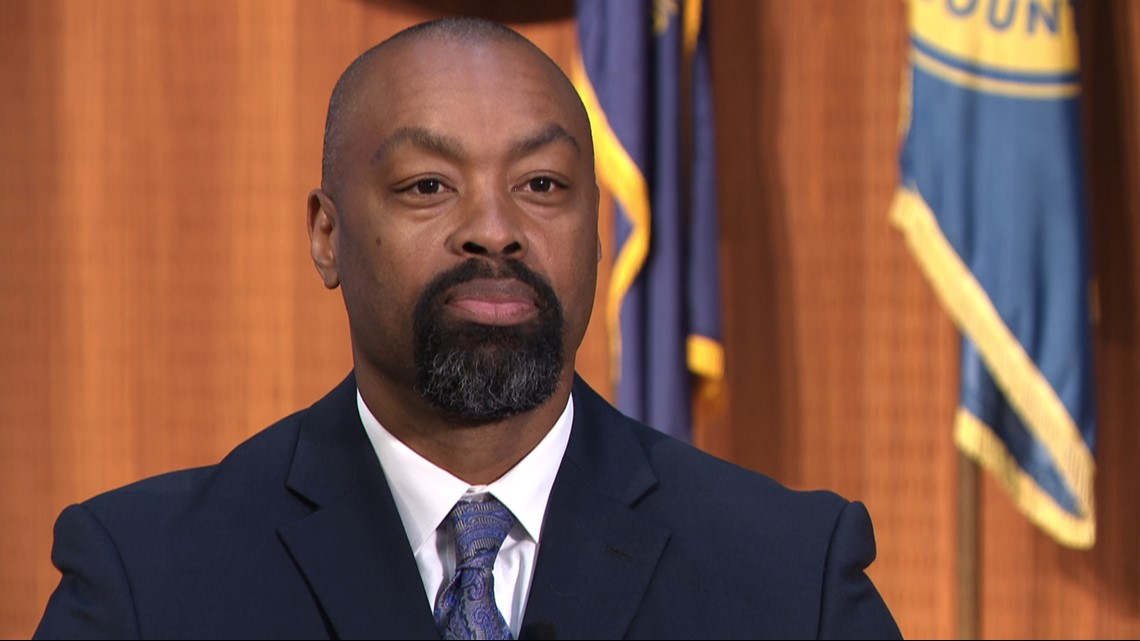 Louisville mayor hires new director for anti-hang violence office - Vimarsana News