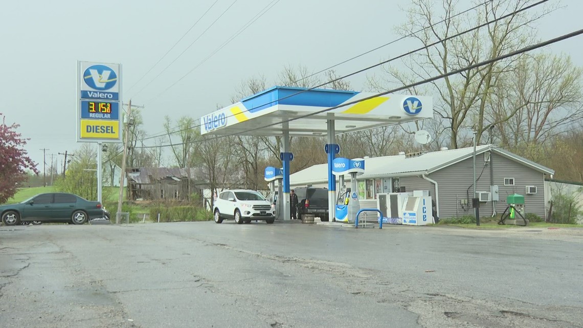 21 people take cover in gas station basement during KY tornado - Vimarsana News
