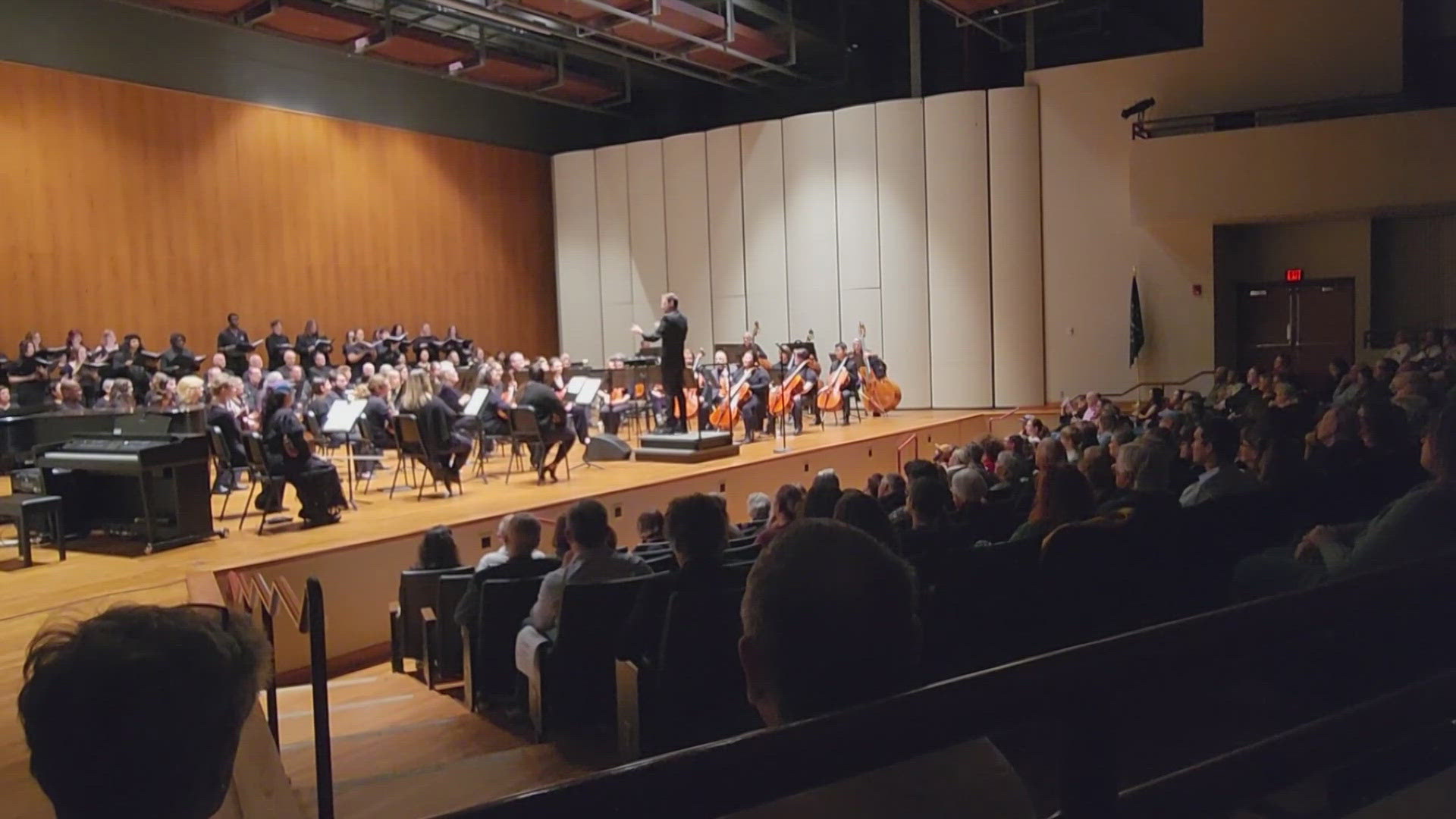 The IU Southeast orchestra, concert choir and community chorus held its fall concert in New Albany at Stem Concert Hall.