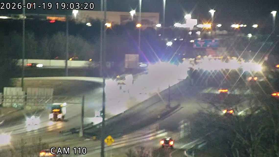 Traffic slows on I-265 north near Brownsboro Road