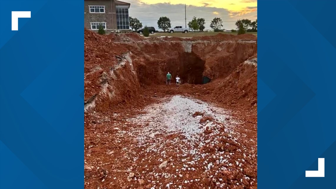 Bowling Green sinkhole under Cumberland Trace Elementary