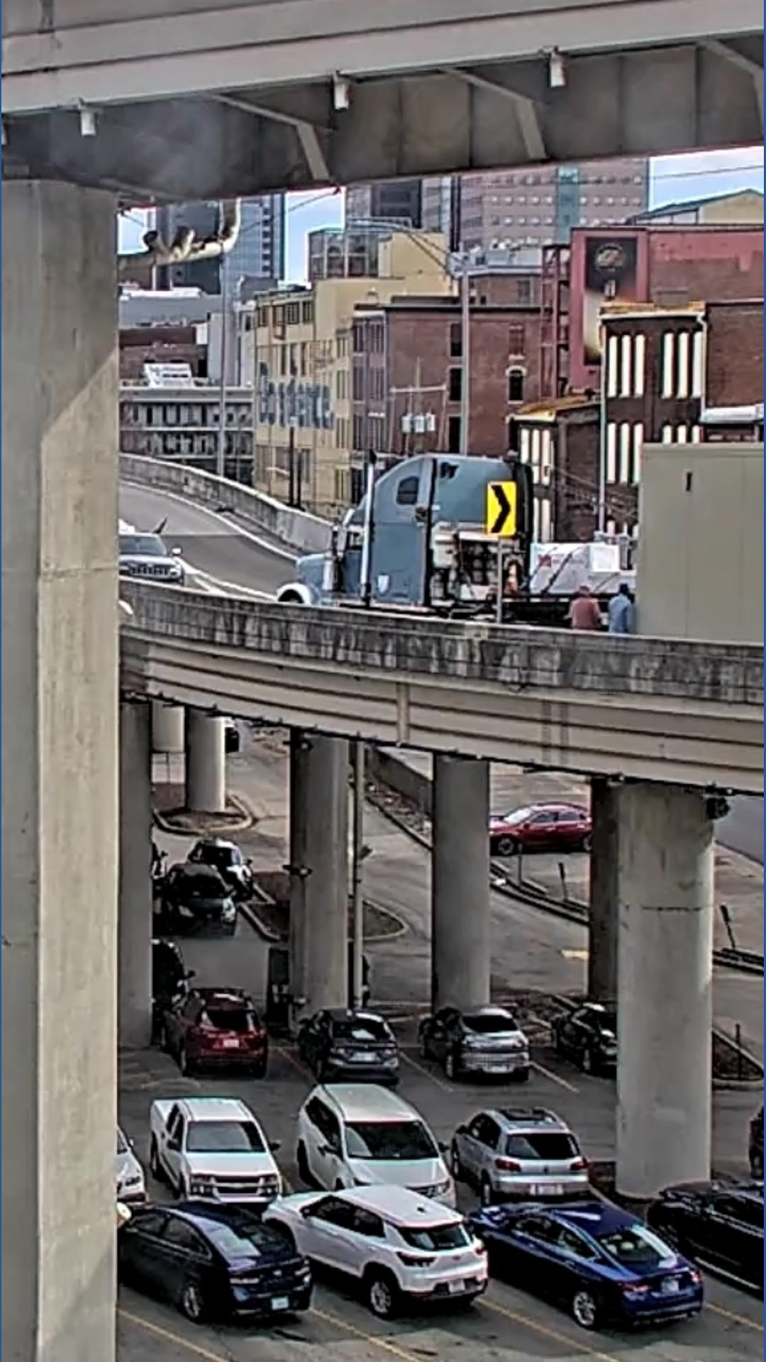 East Employee Ramp All lanes reopen on I-64 East ramp in downtown Louisville | whas11.com