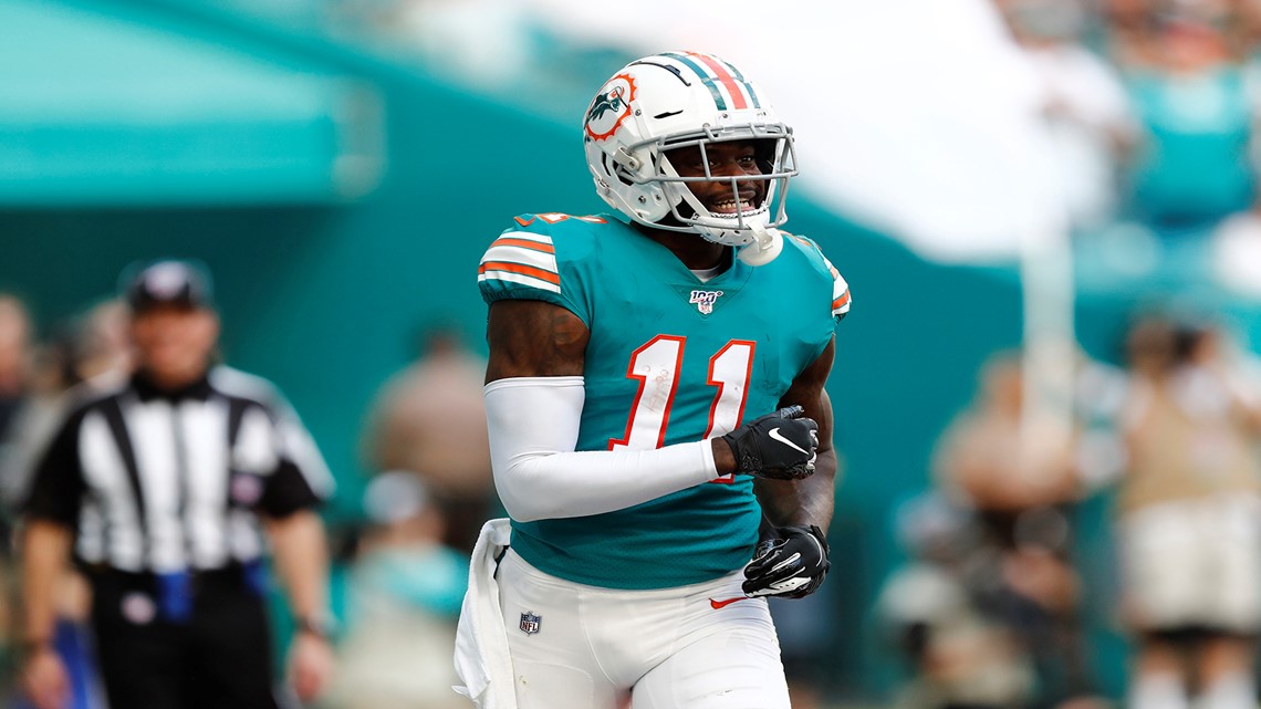 Bag of tricks helps Dolphins rally past Eagles 37-31