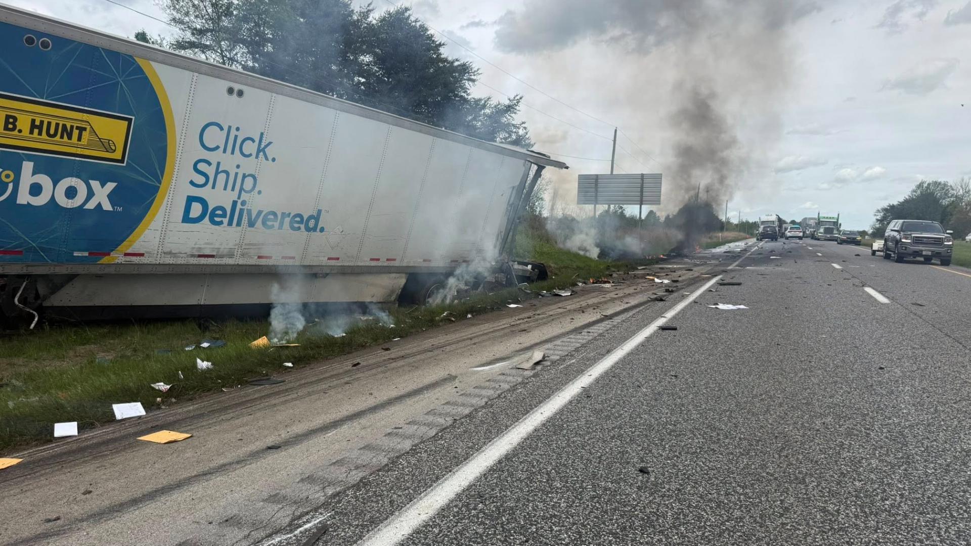 Portion of I-65 in southern Indiana closed after 2 semis crash | whas11.com