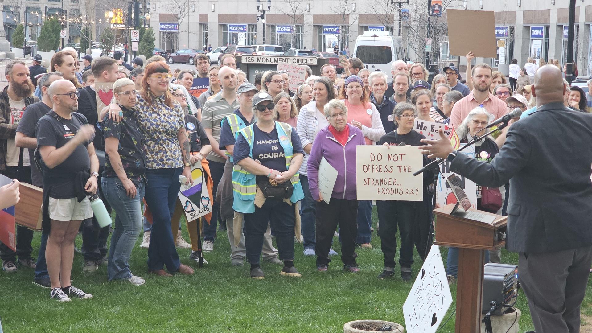 Faith leaders, demonstrators gather to protest ICE and march to Indiana ...