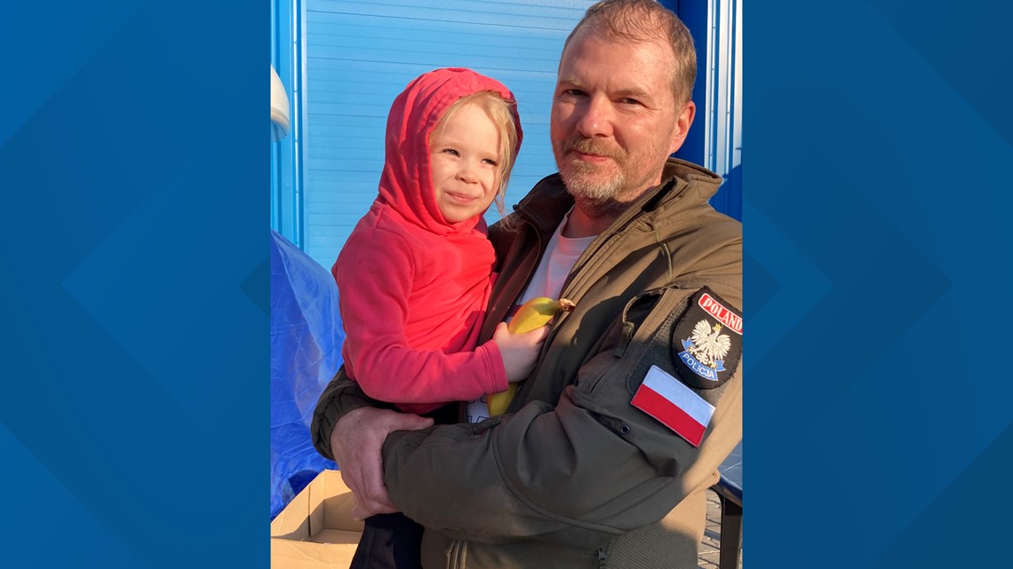 Indiana woman helps Ukrainian refugees at Polish border - Vimarsana News