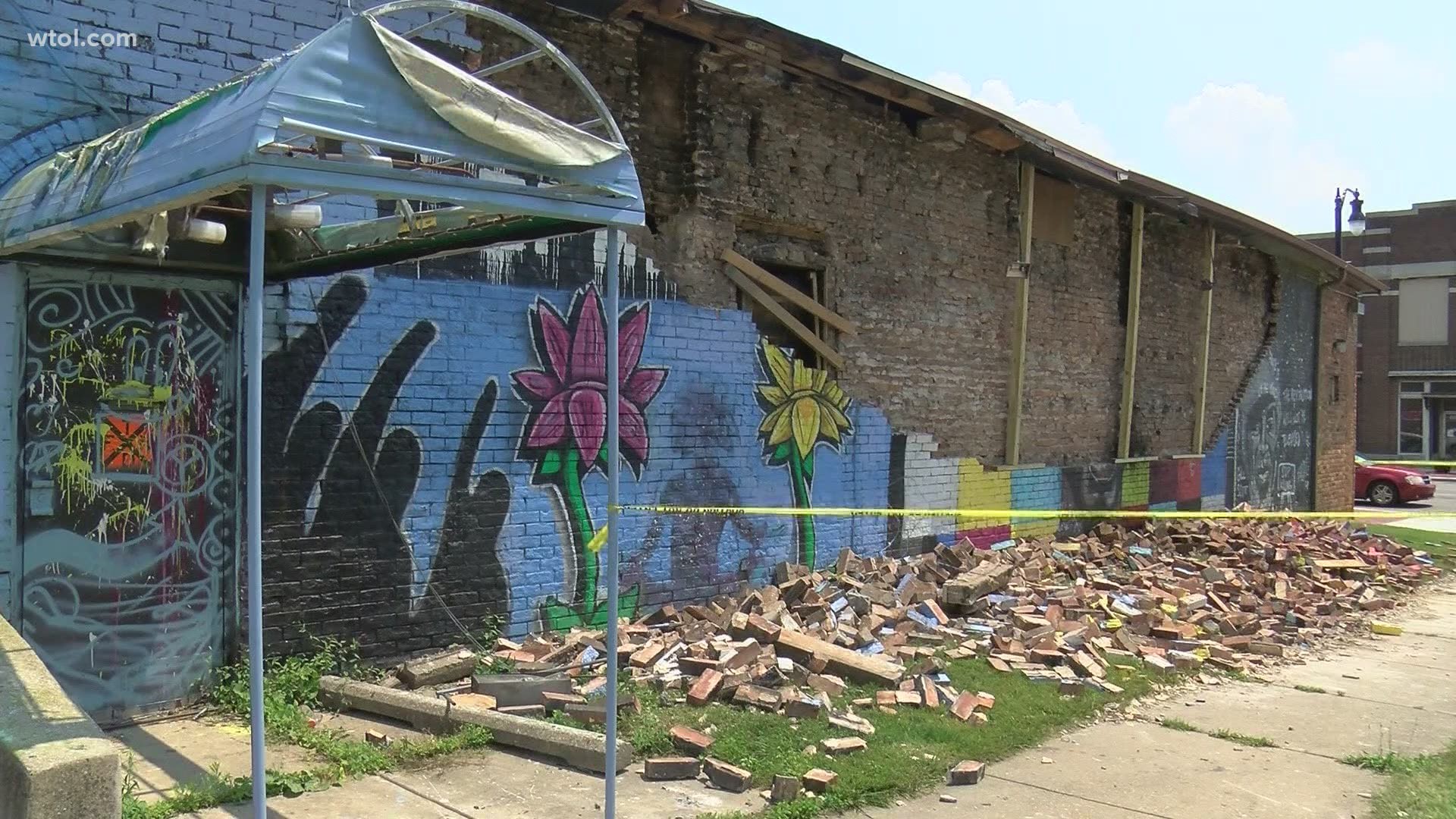Floyd mural collapse lightning Toledo Ohio