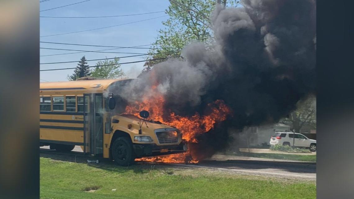 Ohio bus driver saves students from burning bus - Vimarsana News